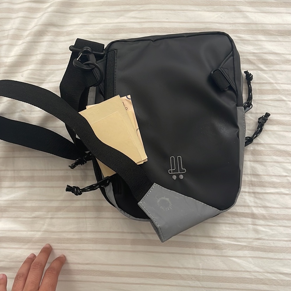 Reflective backpack - Picture 2 of 2